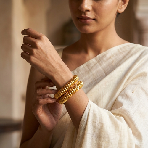 Classic Spiral Gold-Finish Metal Kada